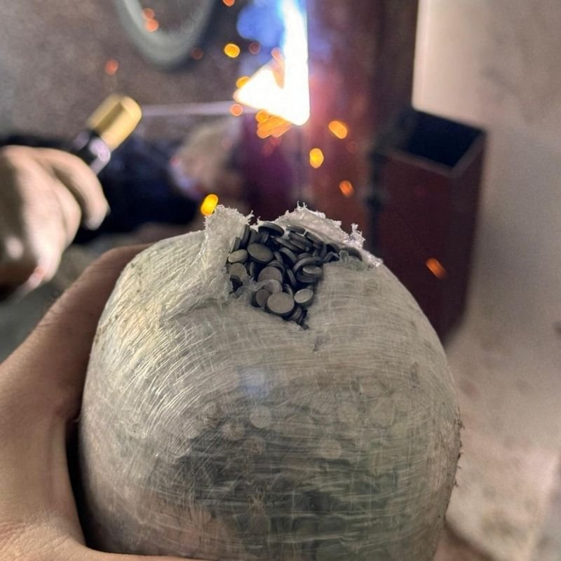 Me sube hasta la mitad y se queda — Extensión de contrapeso en portón levadizo. Adición de peso en el contrapeso para equilibrar el portón y reducir el esfuerzo en el motor reductor. Trabajo realizado por HERREELEC.